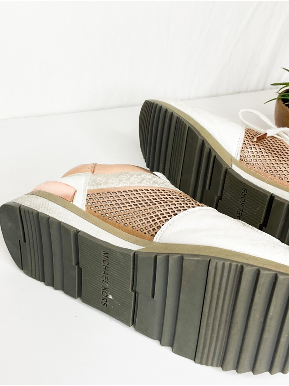 MICHAEL KORS Women's White and Rose Gold Casual Sneakers - Picture 9 of 10